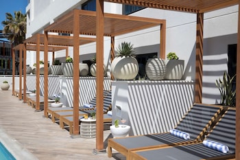 Outdoor pool, sun loungers at Hilton Santa Monica Hotel & Suites