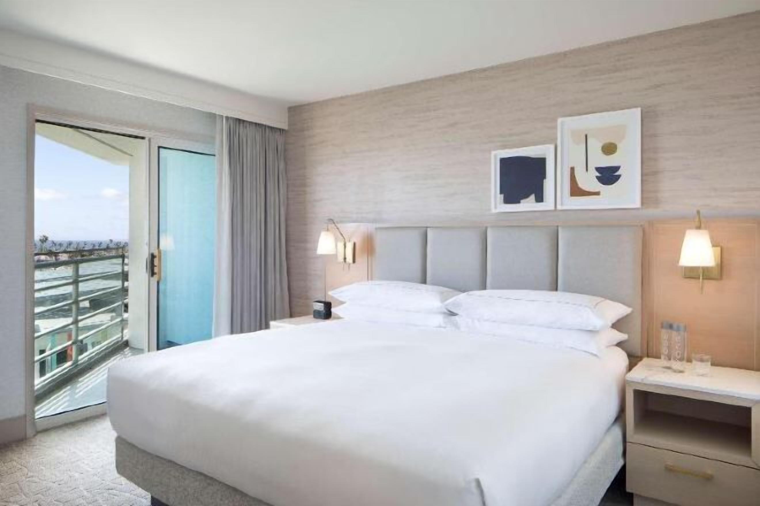 1 多间卧室、高档床上用品、客房内保险箱、办公桌