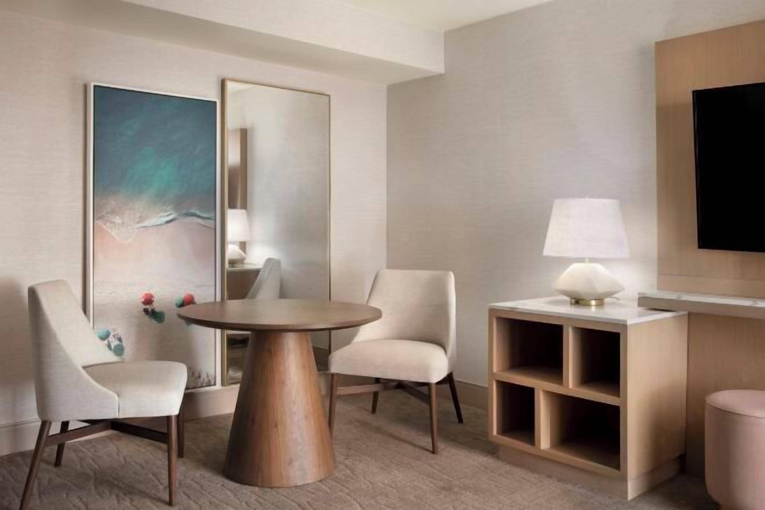 供应早餐、午餐和晚餐