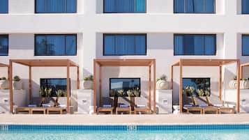 Outdoor pool, pool loungers
