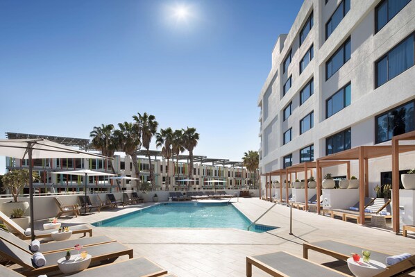 Outdoor pool, pool loungers