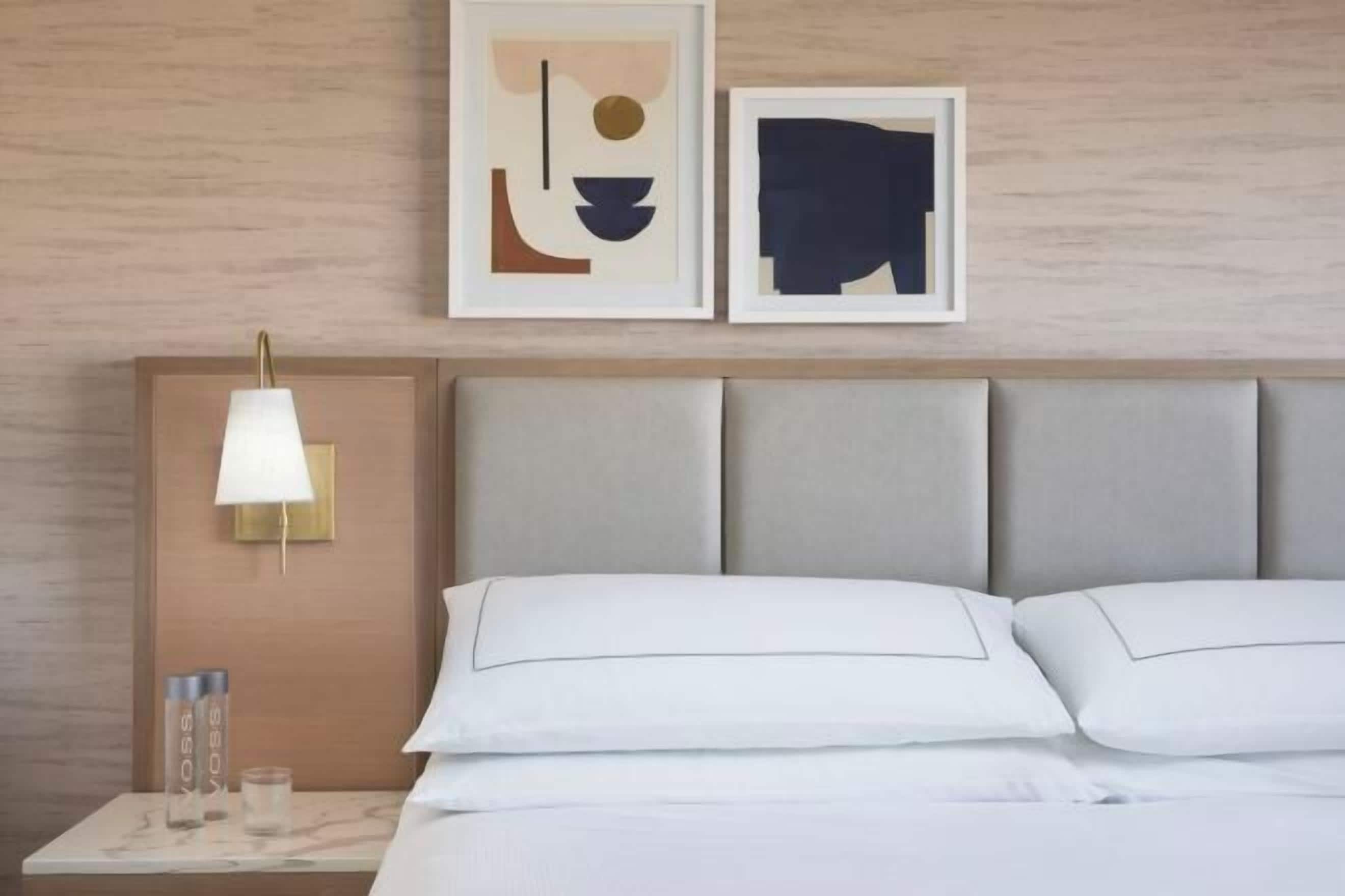 1 多间卧室、高档床上用品、客房内保险箱、办公桌