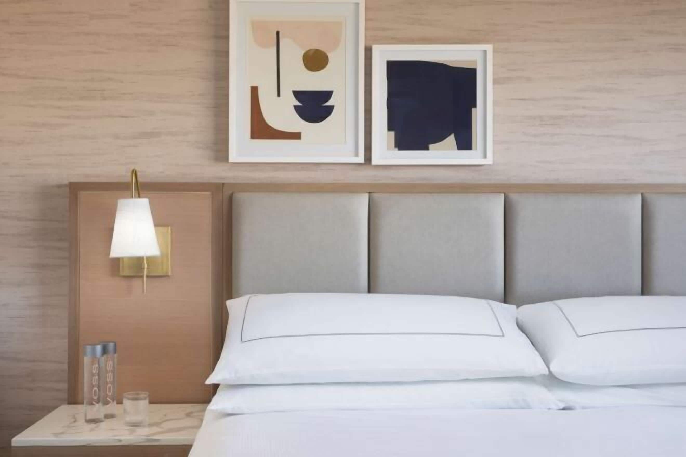 1 多间卧室、高档床上用品、客房内保险箱、办公桌