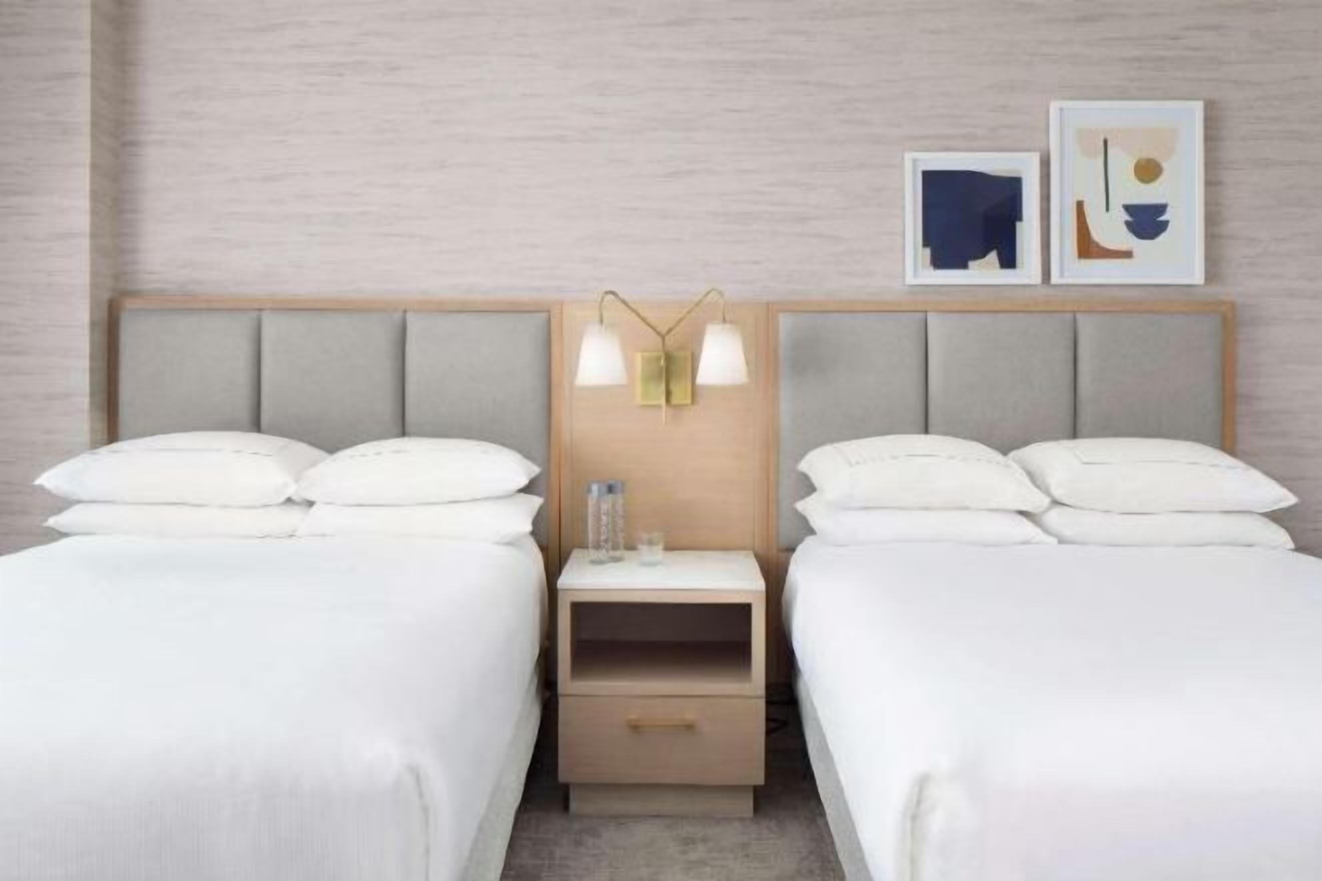 1 多间卧室、高档床上用品、客房内保险箱、办公桌