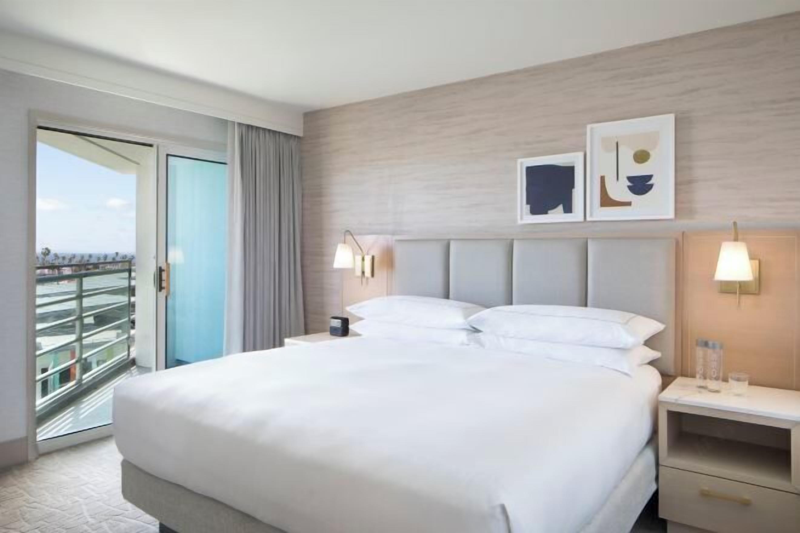 1 多间卧室、高档床上用品、客房内保险箱、办公桌