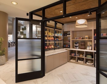 Snack bar at Hilton Santa Monica Hotel & Suites