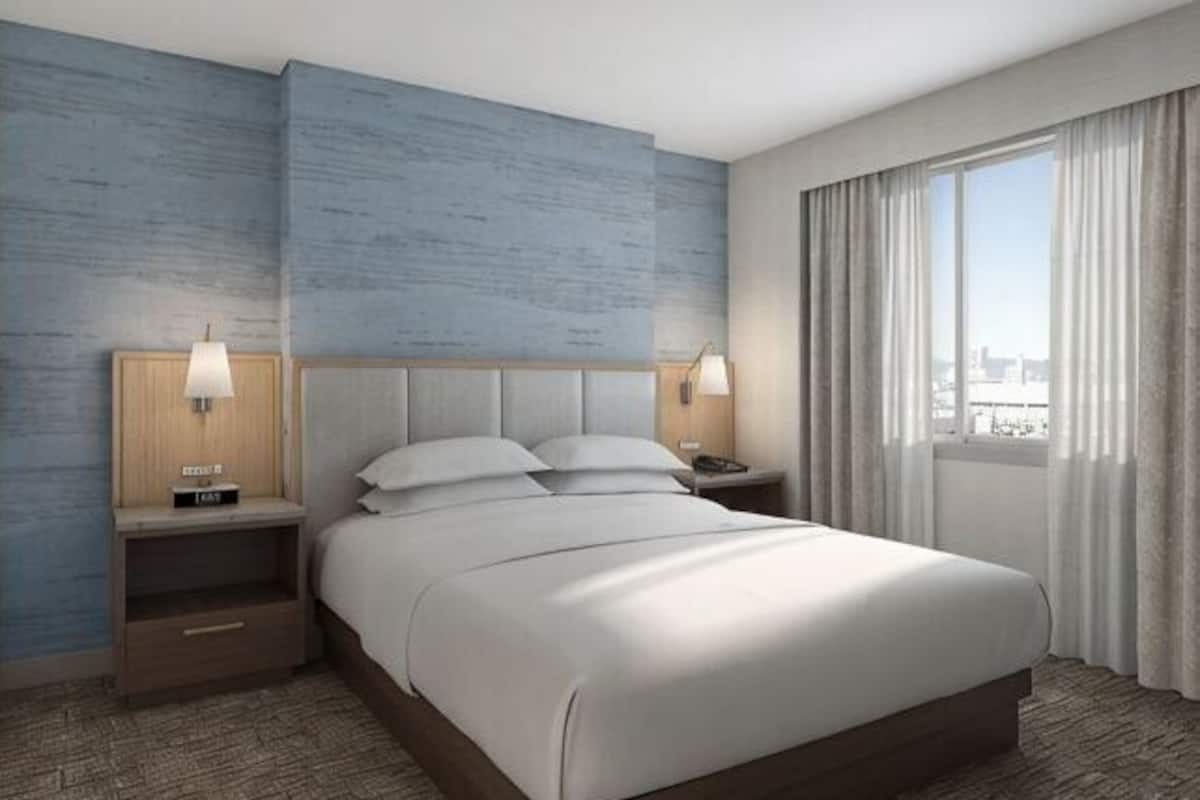 1 bedroom, premium bedding, in-room safe, desk