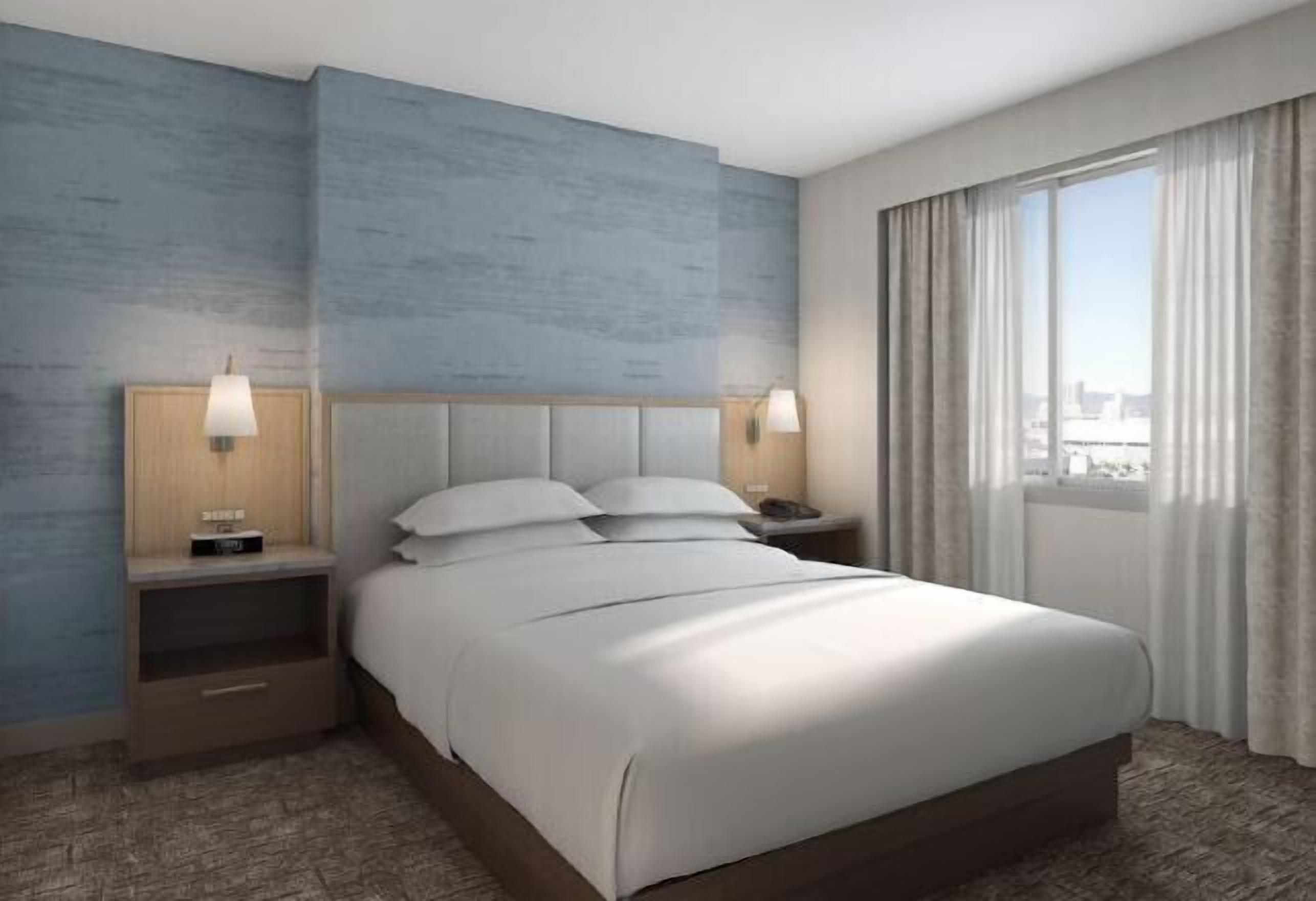 1 多间卧室、高档床上用品、客房内保险箱、办公桌