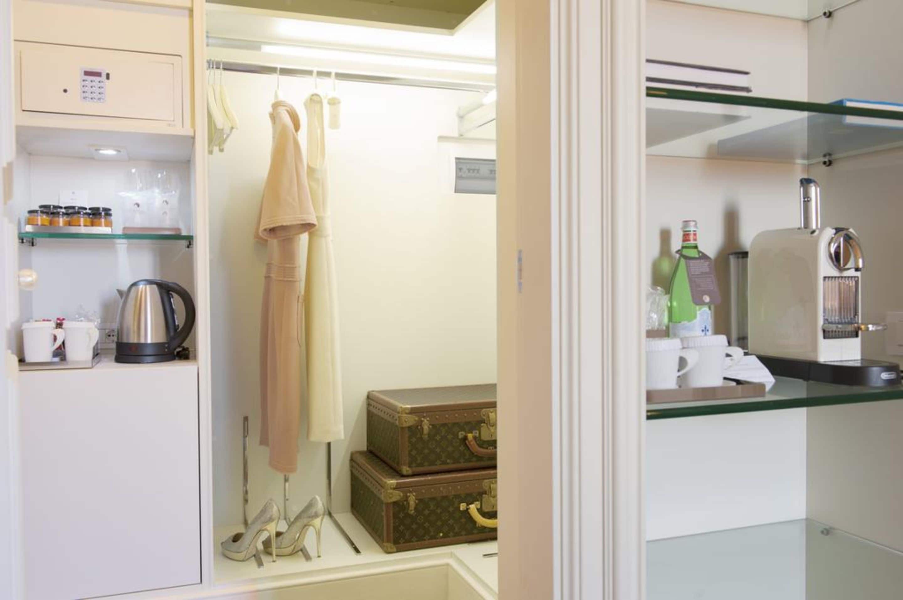 1 bedroom, premium bedding, down duvets, minibar