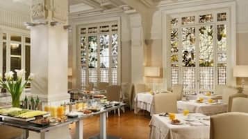 Daily full breakfast (EUR 25 per person)