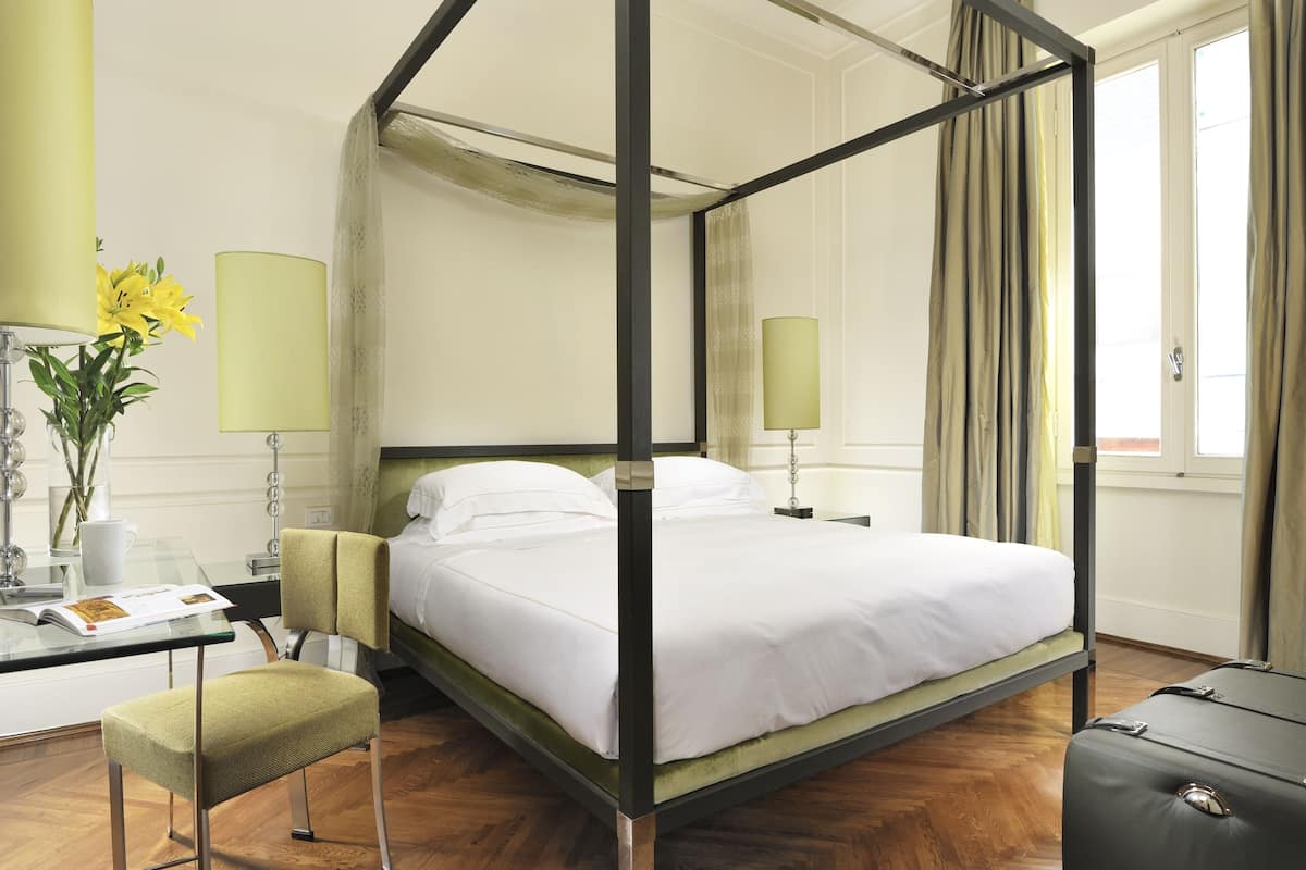 1 bedroom, premium bedding, down duvets, minibar