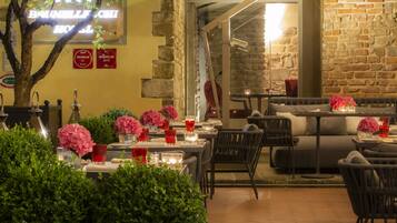 2 restaurants, lunch, dinner served; Mediterranean cuisine