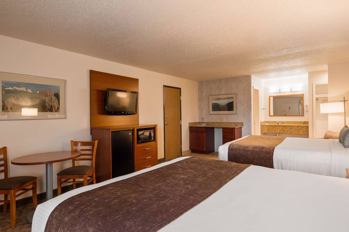 standard room, 2 queen beds, fireplace | hypo-allergenic bedding, individually decorated, individually furnished