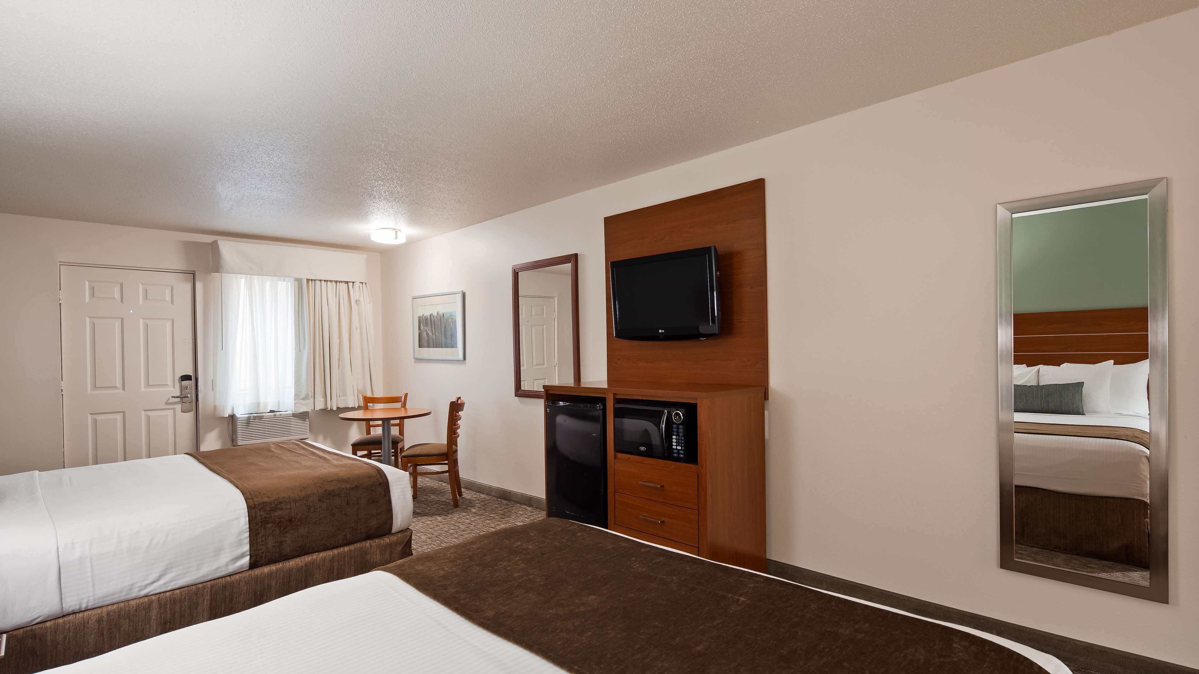 standard room, 2 queen beds, fireplace | hypo-allergenic bedding, individually decorated, individually furnished