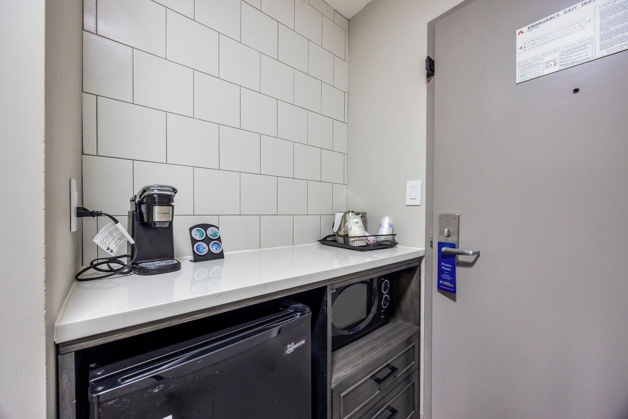 in-room safe, desk, laptop workspace, blackout curtains