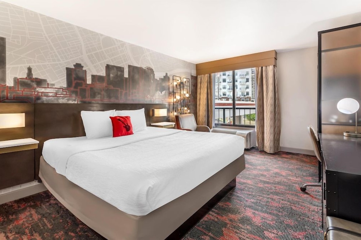 In-room safe, desk, laptop workspace, blackout drapes