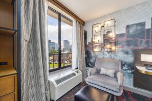 Habitación estándar, 1 cama de matrimonio grande, no fumadores (with Sofabed) | Caja fuerte, escritorio, espacio para trabajar con un portátil
