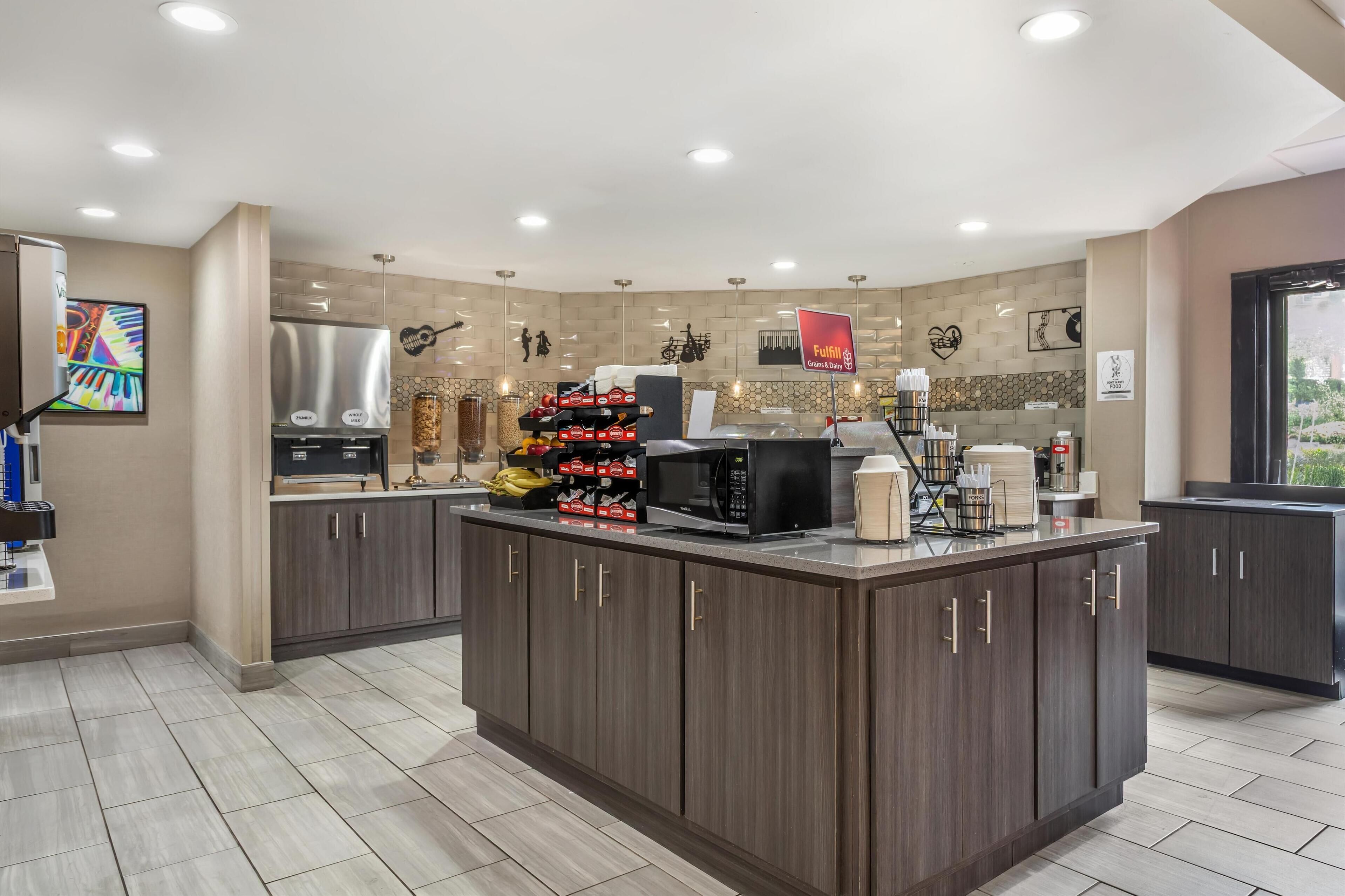 free daily full breakfast