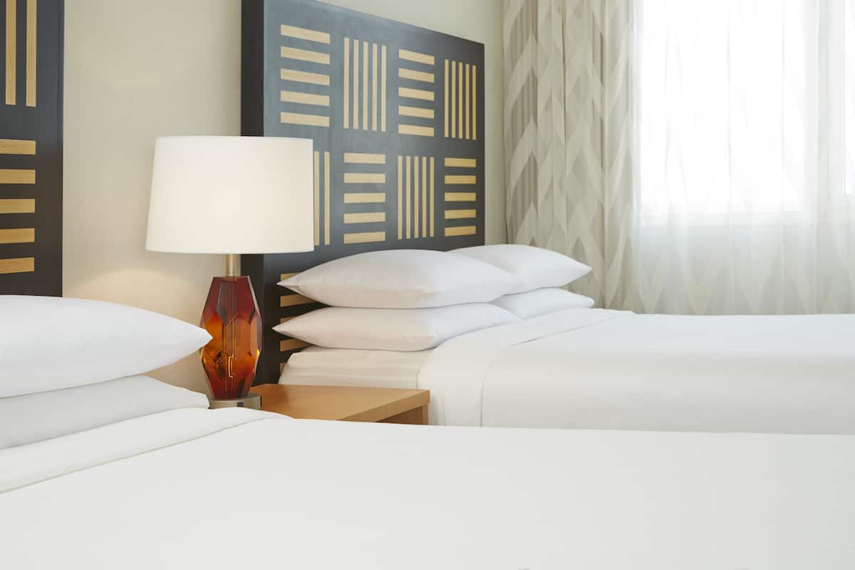 in-room safe, desk, laptop workspace, blackout curtains