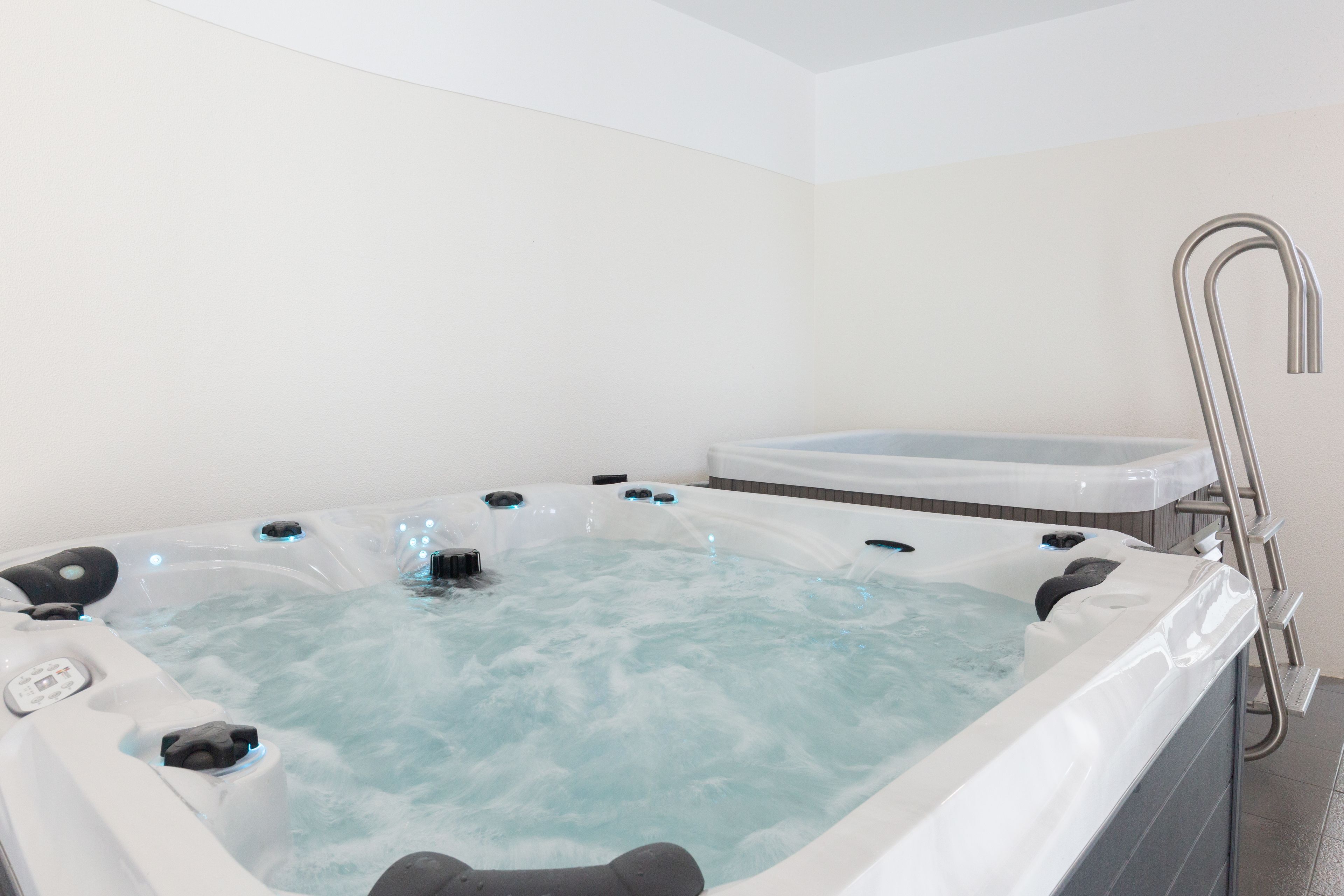 indoor spa tub