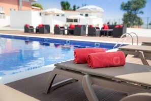 Outdoor pool - Luna Hotel Turismo (Abrantes)