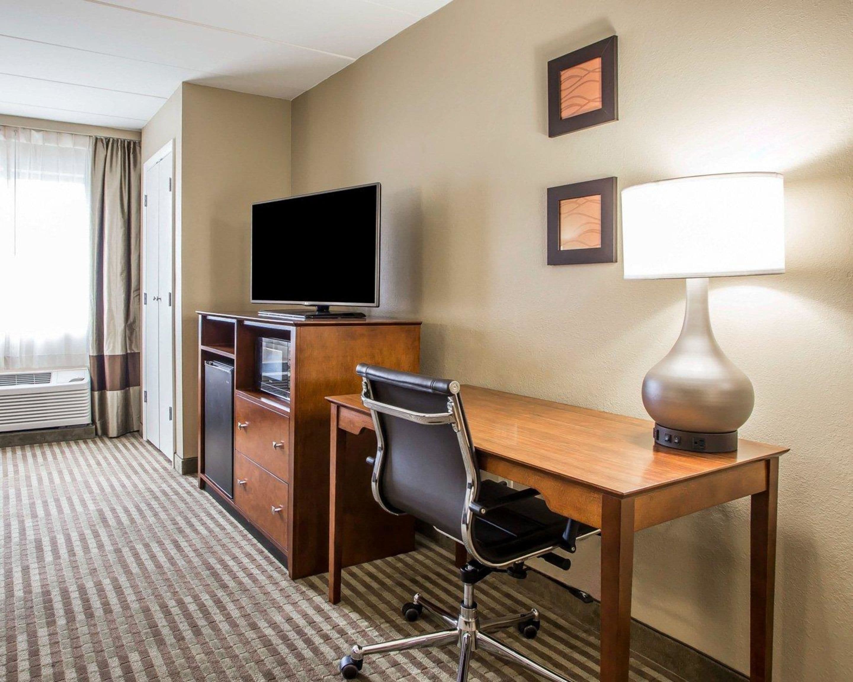 standard room, 2 queen beds, non smoking | pillow-top beds, desk, iron/ironing board, rollaway beds