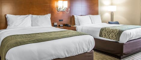Colchones con pillow-top, escritorio y tabla de planchar con plancha