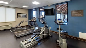 A fitness center with treadmills, elliptical machines, and a stationary bike. - Comfort Inn Hammond I-94 (Hammond)