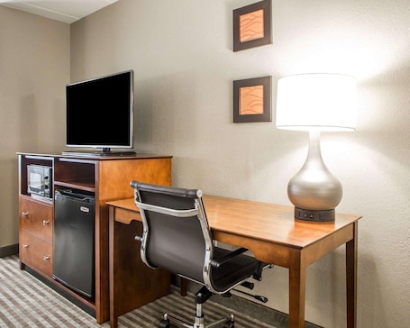 Colchones con acolchado adicional y escritorio. Comfort Inn Hammond I-94
