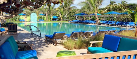2 outdoor pools, open 7:00 AM to 9:30 PM, free pool cabanas
