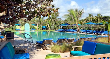 Colony Hotel & Cabaña Club