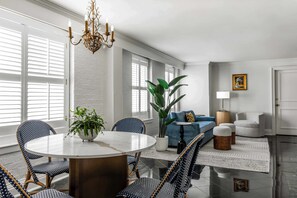 Presidential Suite, 1 King Bed with Sofa bed, Hot Tub, Courtyard View (Presidential Suite)