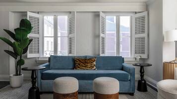 Presidential Suite, 1 King Bed with Sofa bed, Hot Tub, Courtyard View (Presidential Suite) | Courtyard view