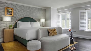 Habitación Deluxe, 1 cama de matrimonio grande (Deluxe King) | Ropa de cama de alta calidad y edredones de plumas