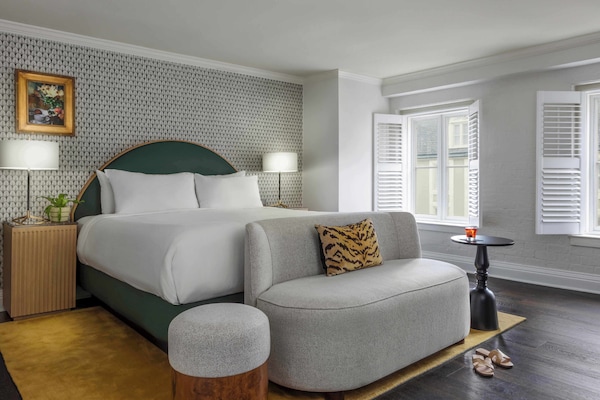 Deluxe Room, 1 King Bed (Deluxe King) | Premium bedding, down comforters, pillowtop beds, in-room safe