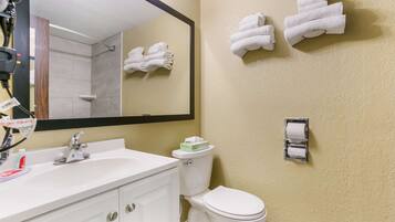 Vasca, set di cortesia gratuito, asciugacapelli, asciugamani