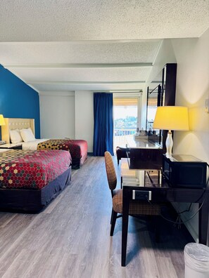 Egyptian cotton sheets, premium bedding, laptop workspace - Inn at York (York)