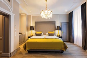 Suite (Excelsior) | Premium-sengetøj, gratis minibar, pengeskab på værelset