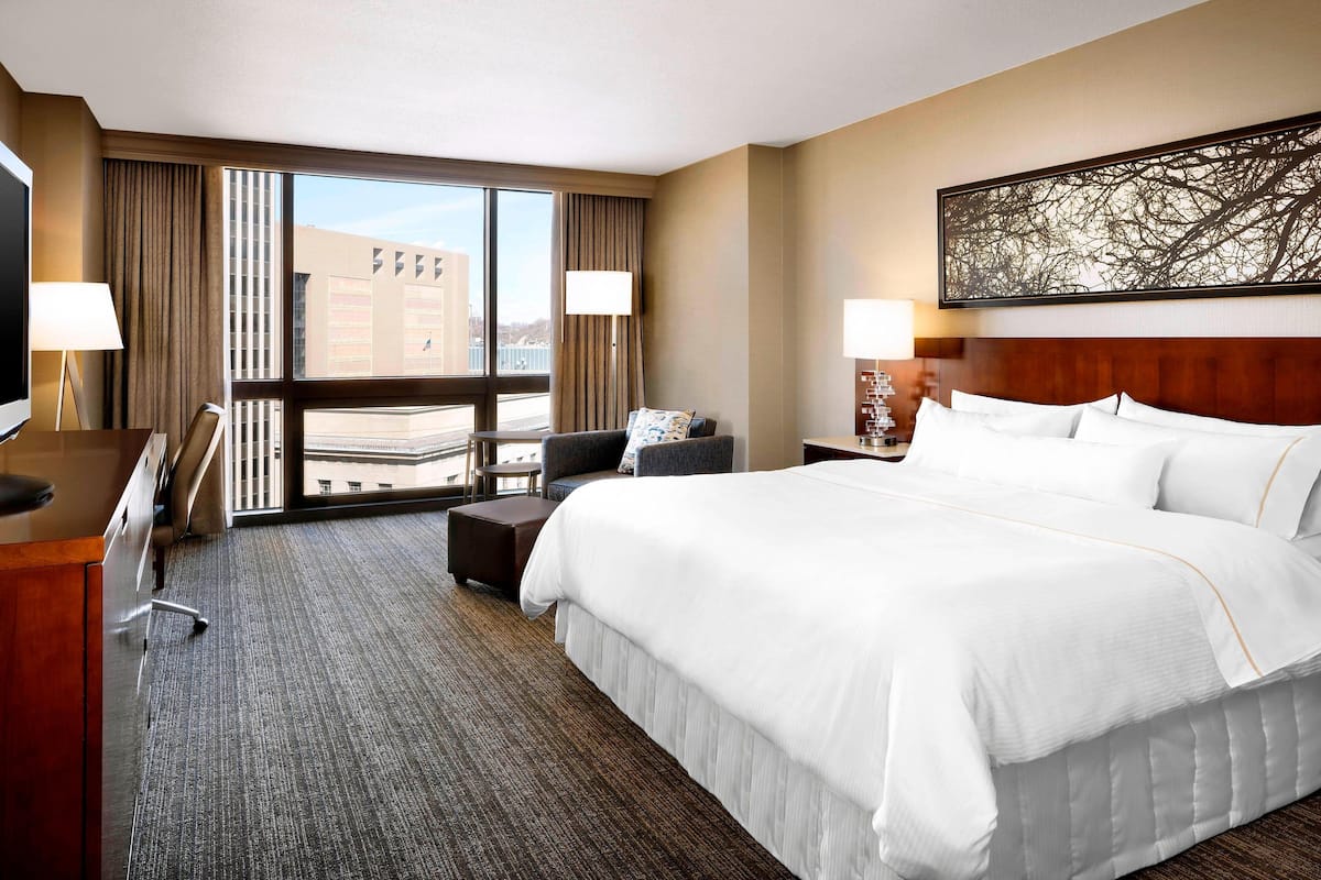 1 bedroom, premium bedding, down comforters, pillowtop beds