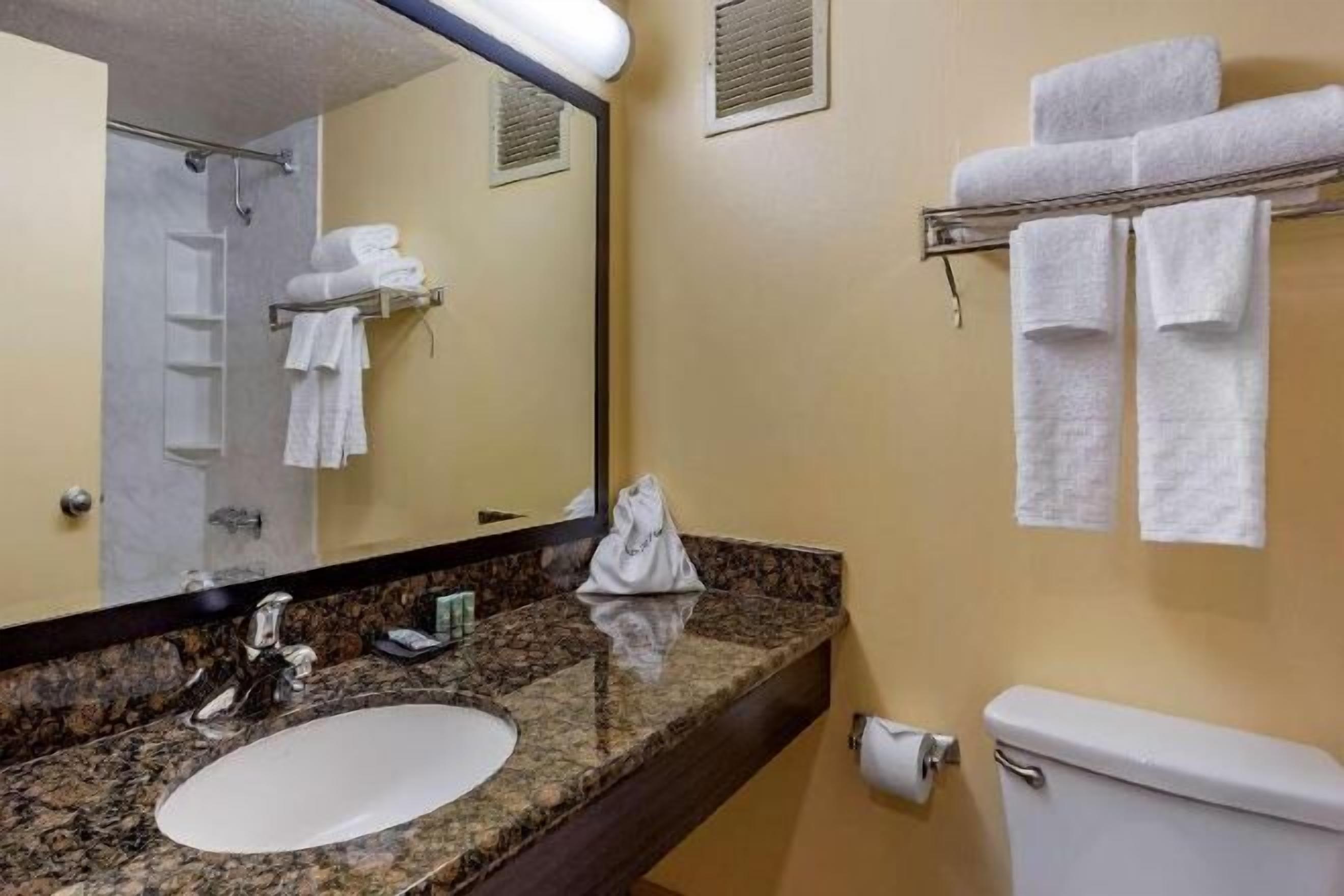 Badrum | Badkar/dusch, lyxtoalettartiklar, hårtork och handdukar