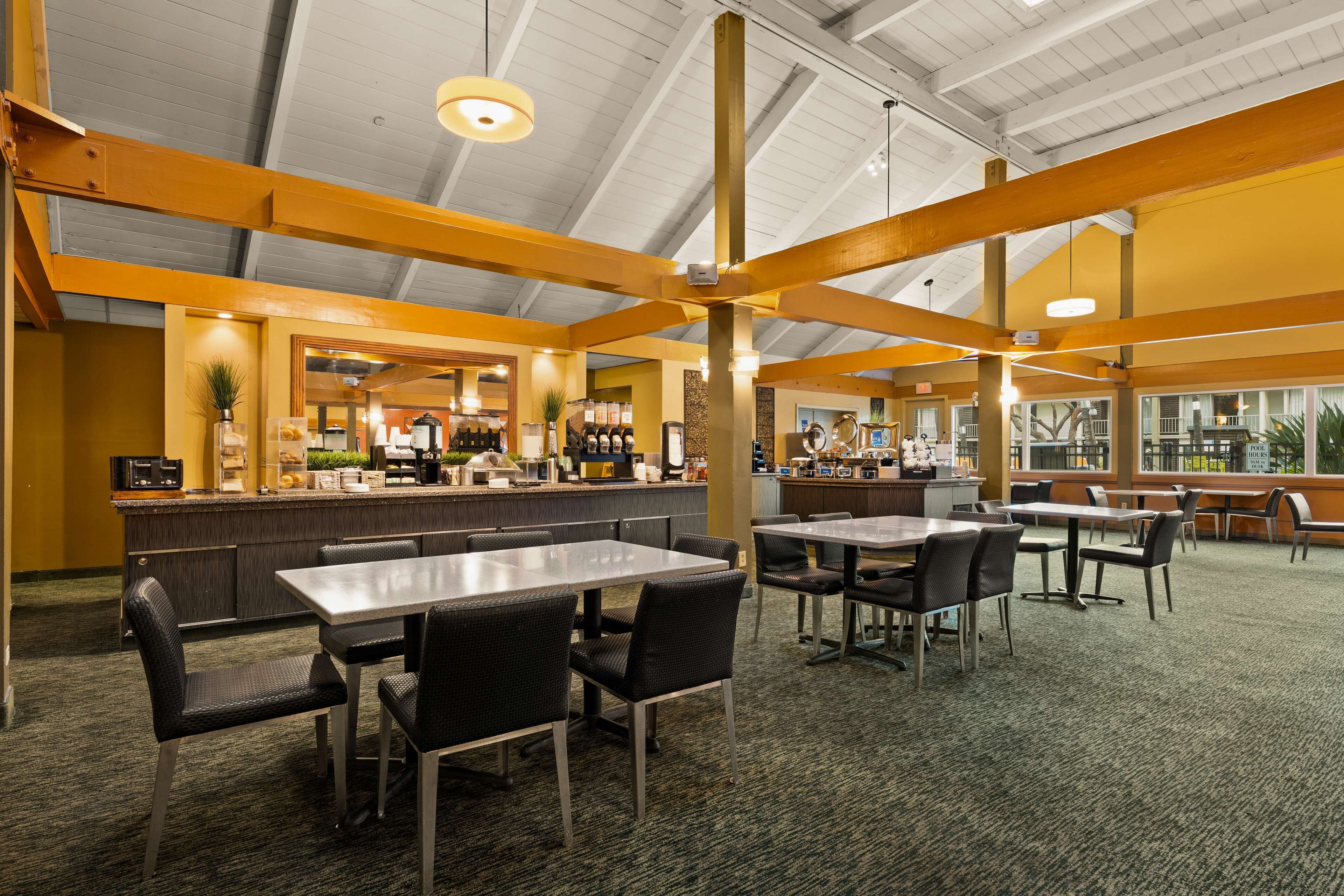 free daily full breakfast