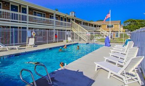 Seasonal outdoor pool - InnSeason Resorts HarborWalk (Falmouth)