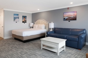 Club Room (Queen) | Iron/ironing board, bed sheets - InnSeason Resorts HarborWalk (Falmouth)