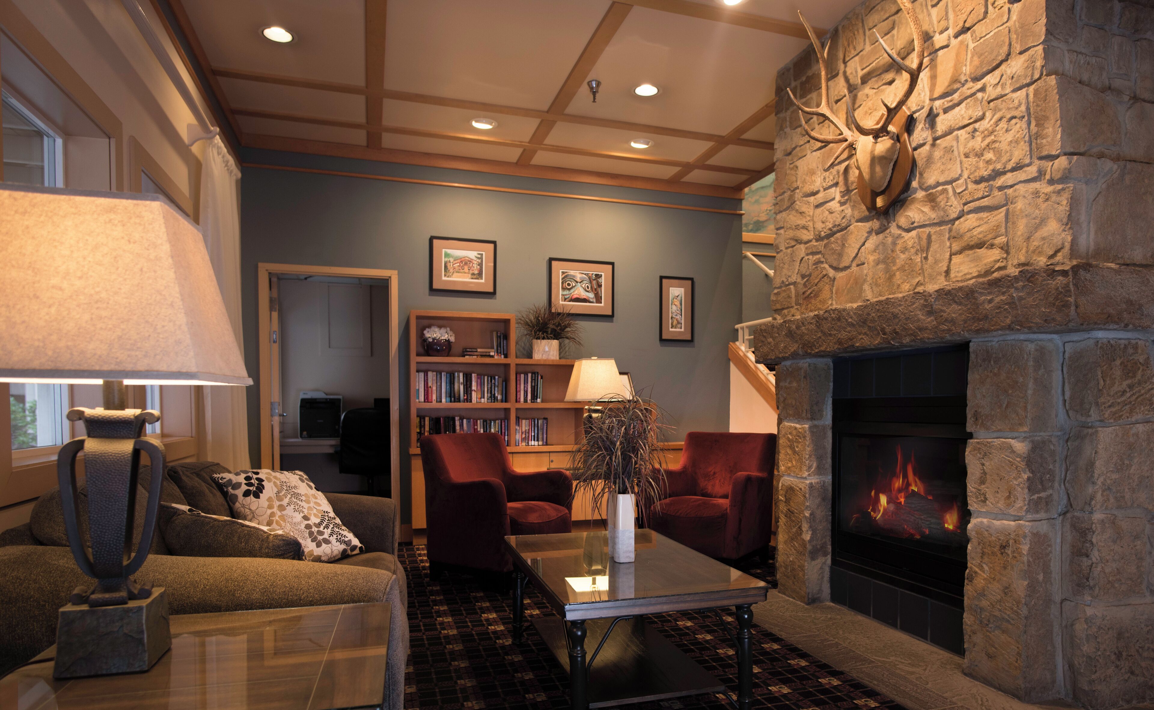 Coin salon dans le hall