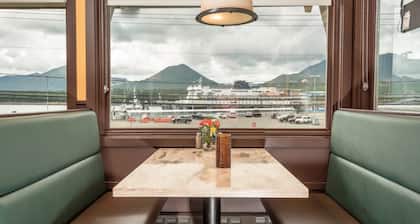 The Landing Hotel & Restaurant