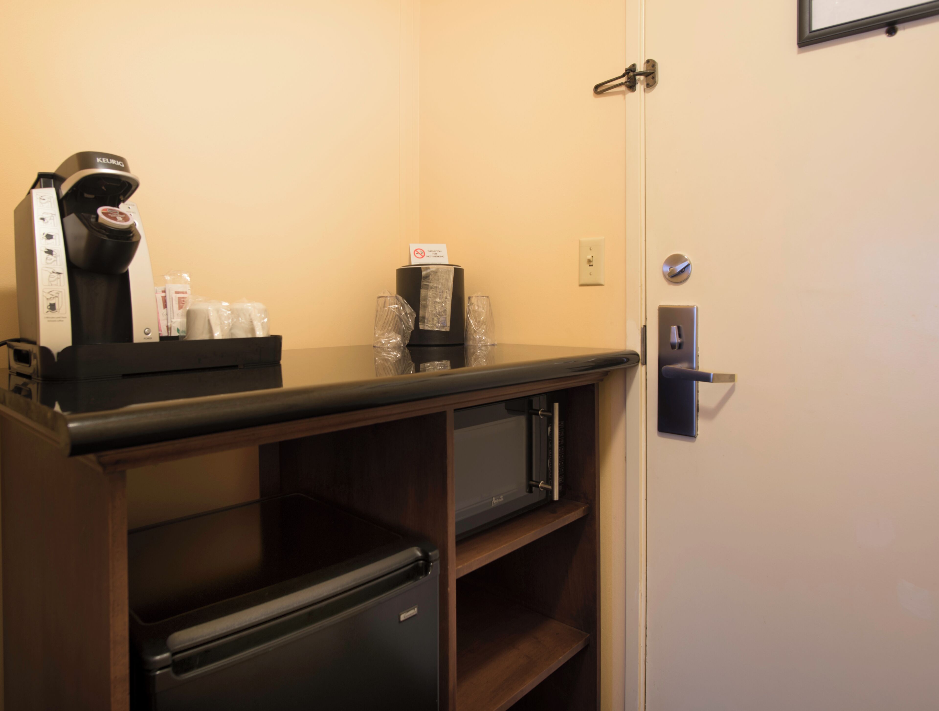 premium bedding, pillow-top beds, in-room safe, desk