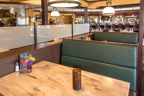 Cocktailbar, Blick auf das Meer, täglich geöffnet