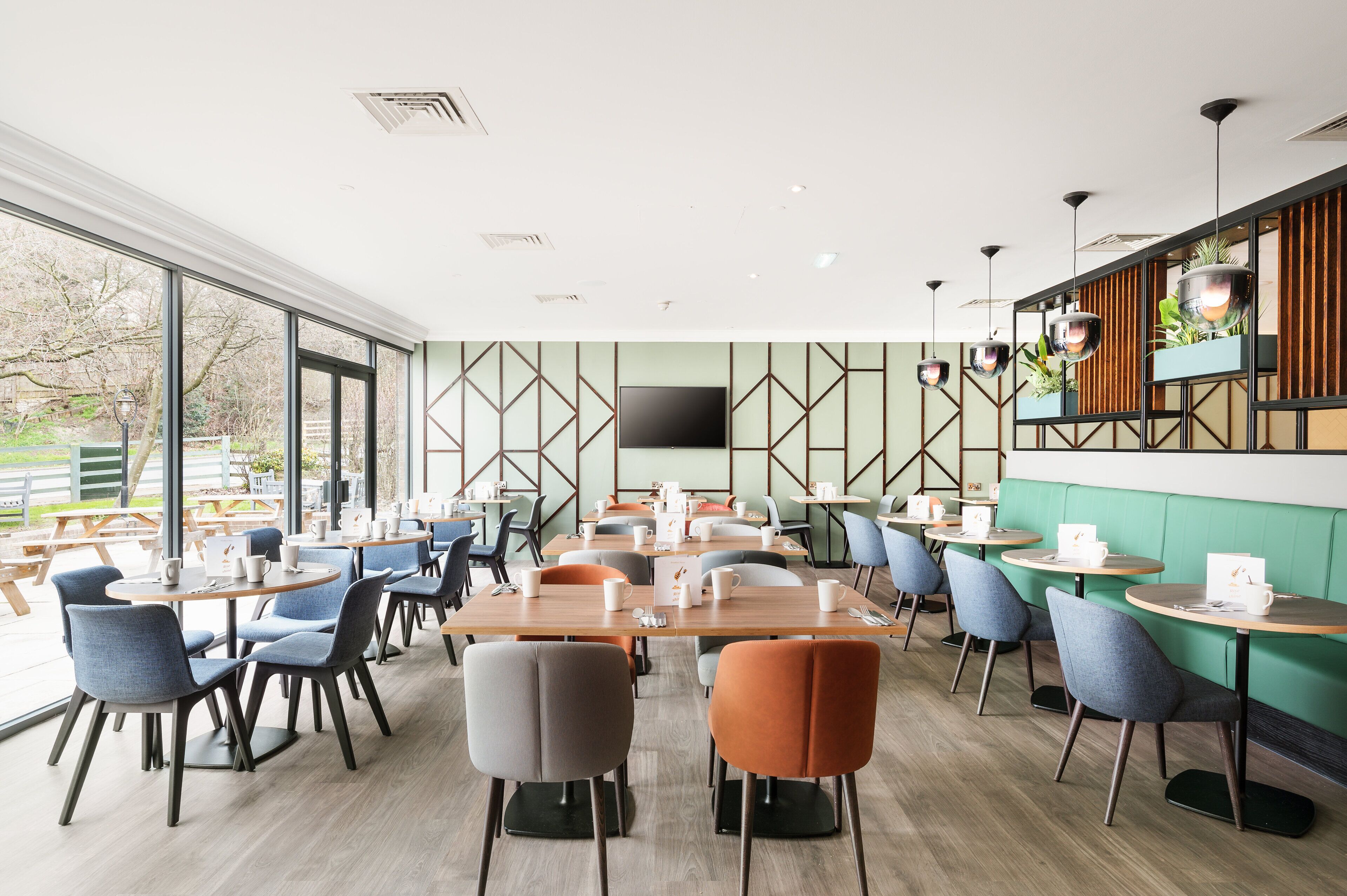 Frokost, lunsj og middag serveres, britiske retter 