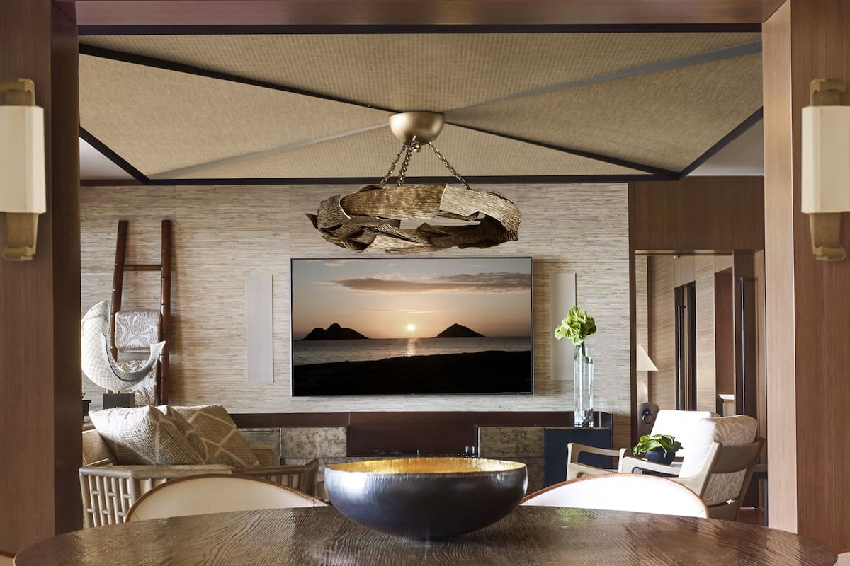 Luxe beddengoed, donzen dekbedden, een kluis op de kamer, een bureau