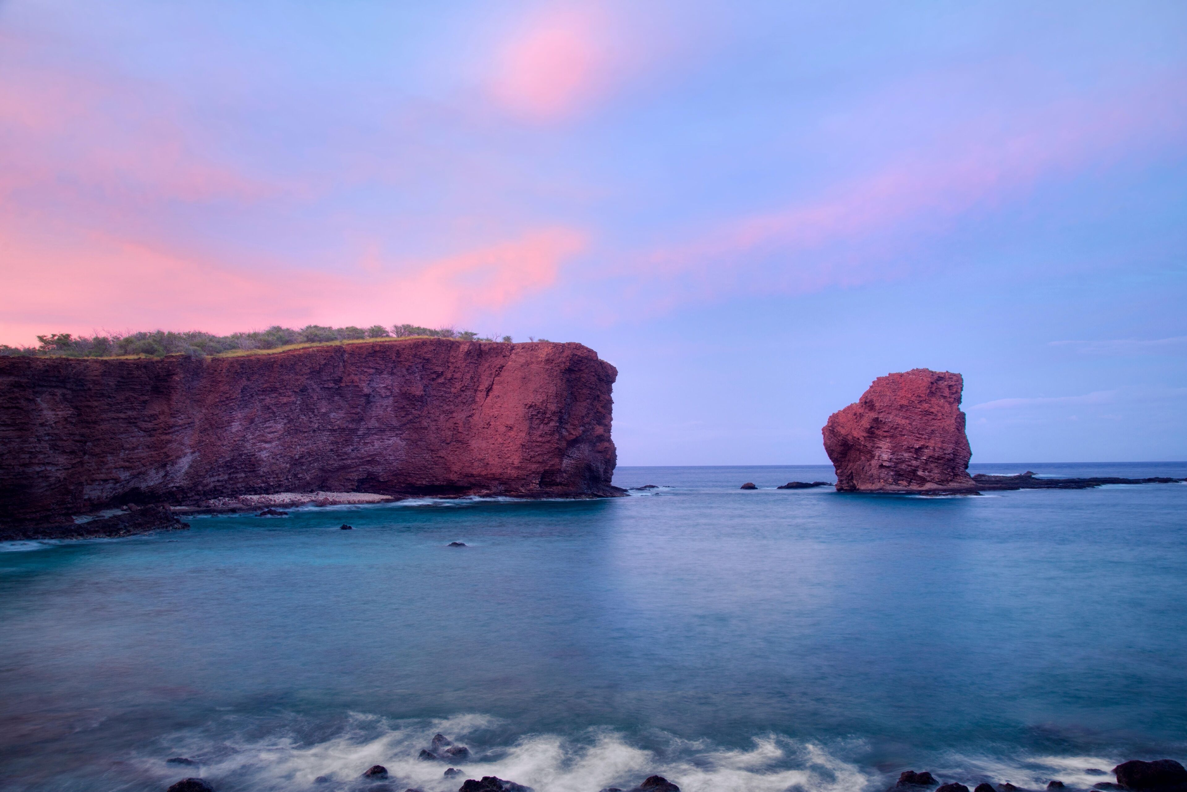 Plage, chaises longues, parasols, serviettes de plage